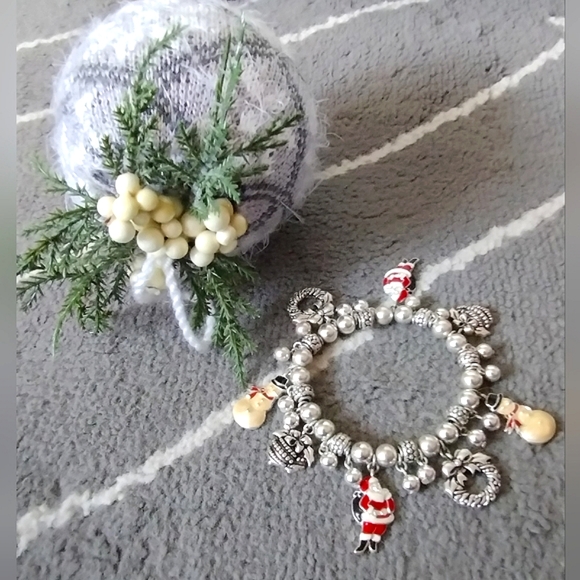 Avon Christmas 🎄 Charm Bracelet ⛄ - Picture 14 of 14